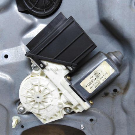 steklopodieemnik-elektriceskii-perednii-levyi-seat-cordoba-ii-art-104134-big-1