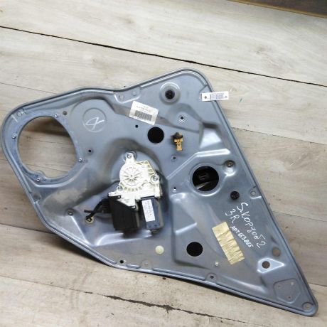 steklopodieemnik-elektriceskii-zadnii-pravyi-seat-cordoba-ii-art-104262-big-0