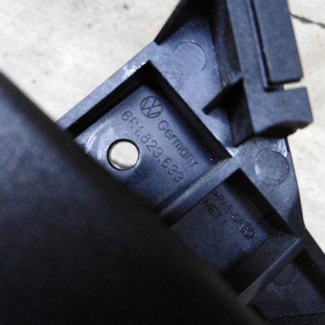 rucka-otkryvaniia-kapota-volkswagen-jetta-vi-art-105287-big-1