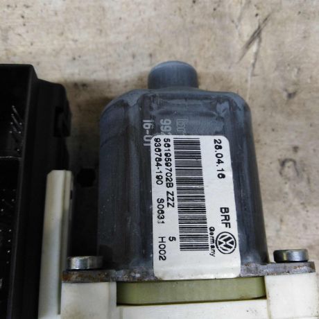 steklopodieemnik-elektriceskii-perednii-pravyi-volkswagen-jetta-vi-art-106041-big-5