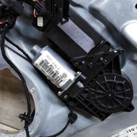 steklopodieemnik-elektriceskii-perednii-pravyi-volkswagen-passat-b5-volkswagen-passat-b5-gp-art-107501-big-1