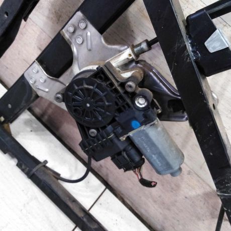 steklopodieemnik-elektriceskii-perednii-pravyi-audi-a6-c5-art-107536-big-5