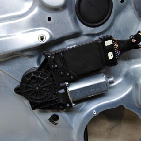 steklopodieemnik-elektriceskii-perednii-levyi-volkswagen-passat-b5-volkswagen-passat-b5-gp-art-107671-big-2