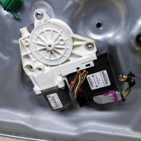 steklopodieemnik-elektriceskii-perednii-pravyi-volkswagen-tiguan-i-art-107865-big-2