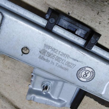 steklopodieemnik-elektriceskii-perednii-pravyi-volkswagen-jetta-5-volkswagen-golf-5-art-108015-big-3