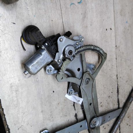 steklopodieemnik-elektriceskii-perednii-pravyi-toyota-corolla-x-e140-e150-art-108176-big-1