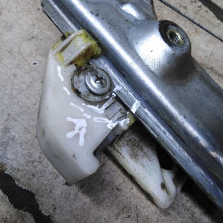 steklopodieemnik-elektriceskii-zadnii-pravyi-defekt-ford-focus-1-art-109608-big-4