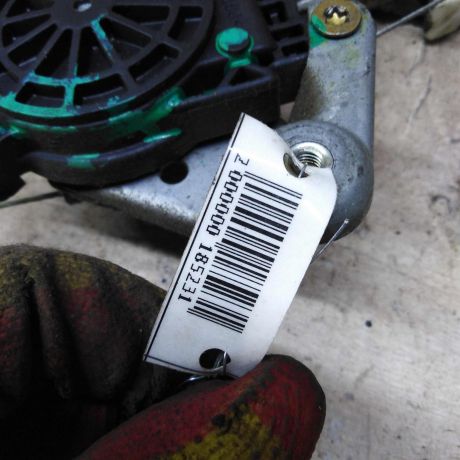 steklopodieemnik-elektriceskii-zadnii-pravyi-defekt-ford-focus-1-art-109608-big-2