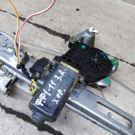 steklopodieemnik-elektriceskii-zadnii-pravyi-defekt-ford-focus-1-art-109608-big-1