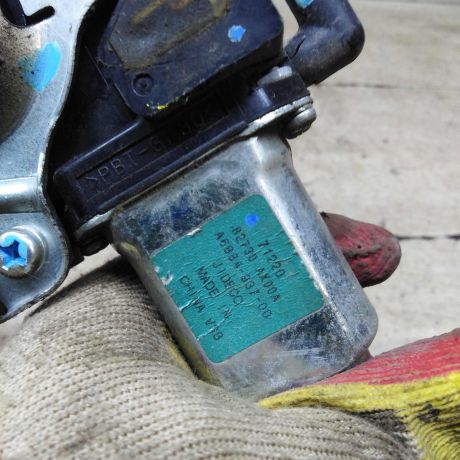 steklopodieemnik-elektriceskii-zadnii-pravyi-nissan-tiida-i-art-110071-big-4