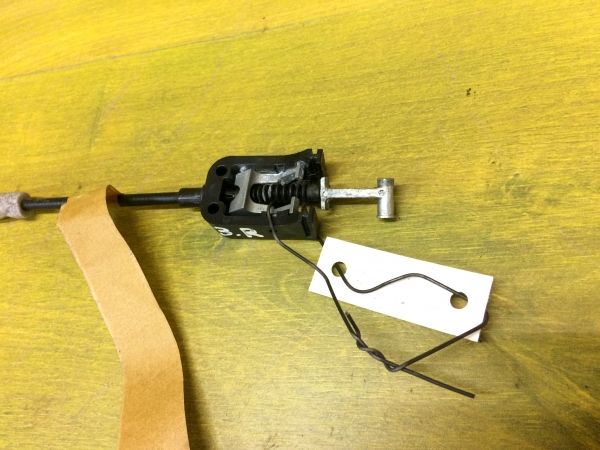 tros-otkryvaniia-dveri-volkswagen-polo-sedan-2015-art-12045-big-2