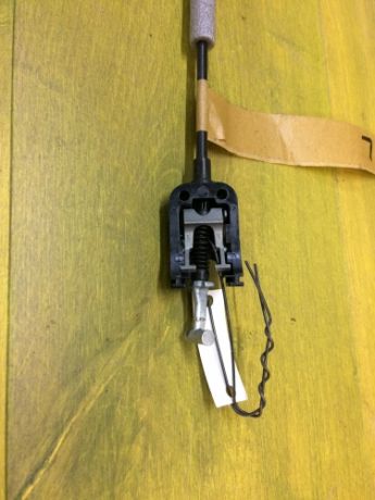 tros-otkryvaniia-dveri-volkswagen-polo-sedan-2015-g-art-12048-big-2