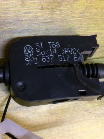 tros-otkryvaniia-dveri-volkswagen-polo-sedan-2015-art-12049-big-3