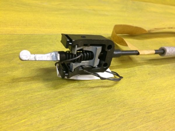 tros-otkryvaniia-dveri-volkswagen-polo-sedan-2015-g-art-12050-big-1