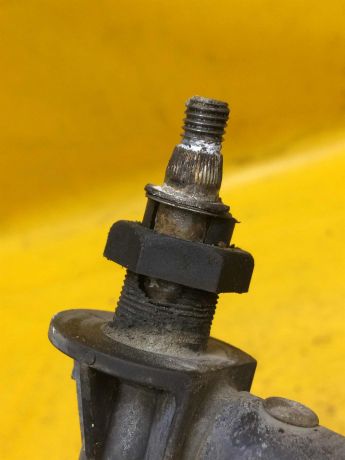 trapeciia-dvornikov-daewoo-nexia-art-13117-big-2