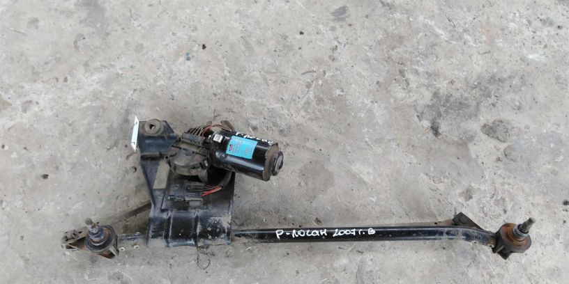 trapeciia-dvornikov-v-sbore-renault-logan-art-15074-big-0