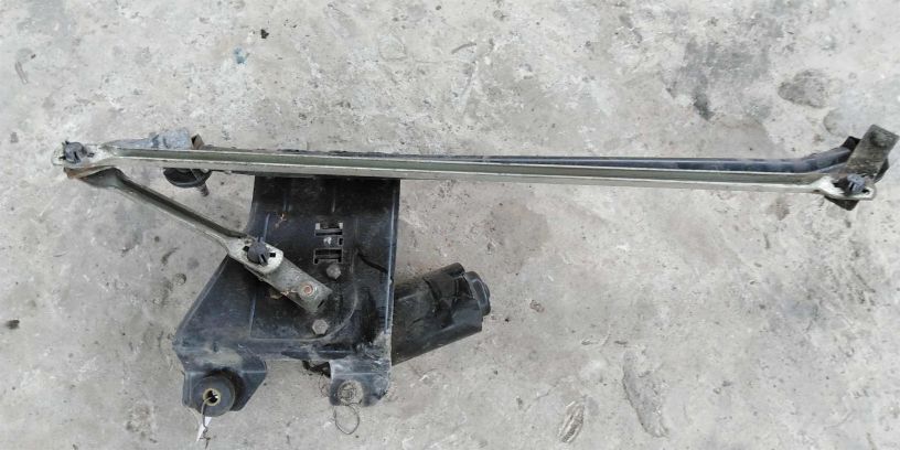 trapeciia-dvornikov-v-sbore-renault-logan-art-15074-big-2