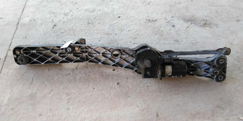 trapeciia-dvornikov-v-sbore-bmw-e39-art-17734-big-3