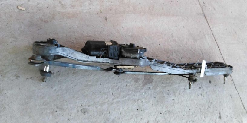 trapeciia-dvornikov-v-sbore-bmw-e39-art-17734-big-0