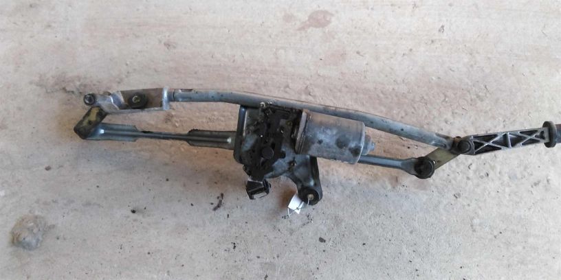 trapeciia-dvornikov-v-sbore-volvo-s80-art-17761-big-0