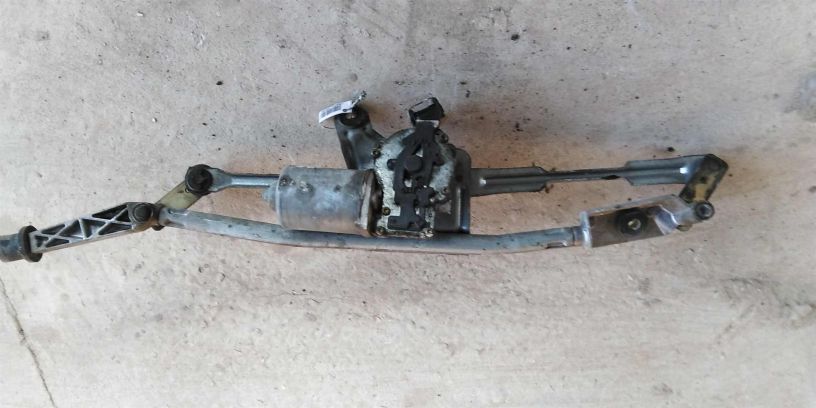 trapeciia-dvornikov-v-sbore-volvo-s80-art-17761-big-3