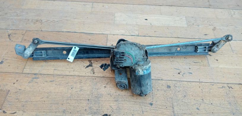 trapeciia-dvornikov-audi-100-c3-art-28071-big-0