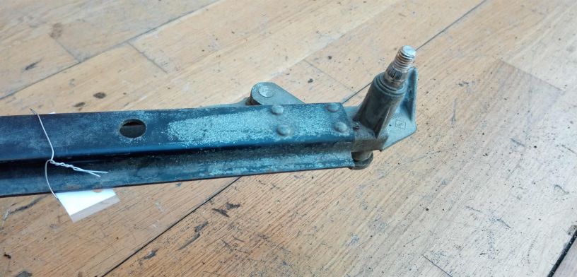 trapeciia-dvornikov-audi-100-c3-art-28071-big-2