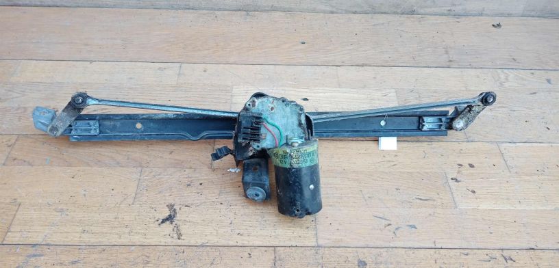 trapeciia-dvornikov-audi-100-c3-art-28075-big-0