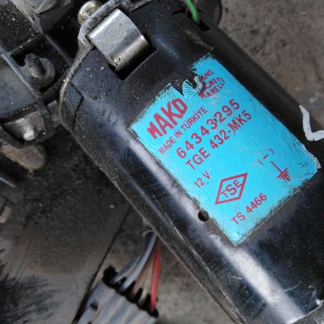 trapeciia-dvornikov-renault-logan-art-28860-big-3