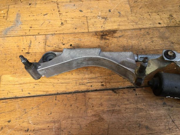 trapeciia-dvornikov-motorcik-mercedes-w203-do-rest-art-33439-big-2