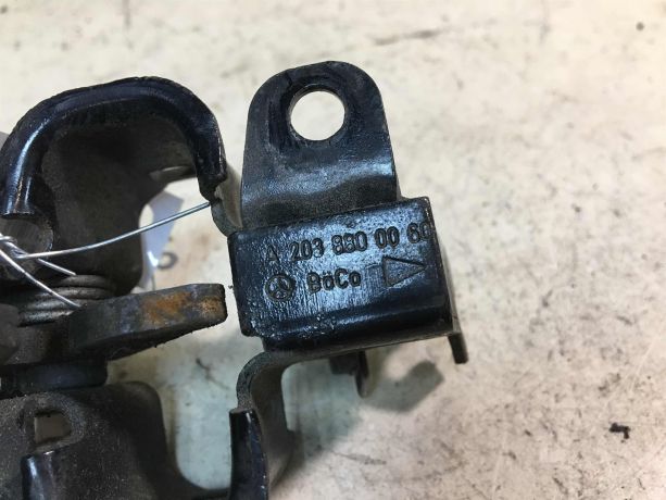 fiksator-zamka-kapota-mercedes-w203-do-rest-art-33764-big-3