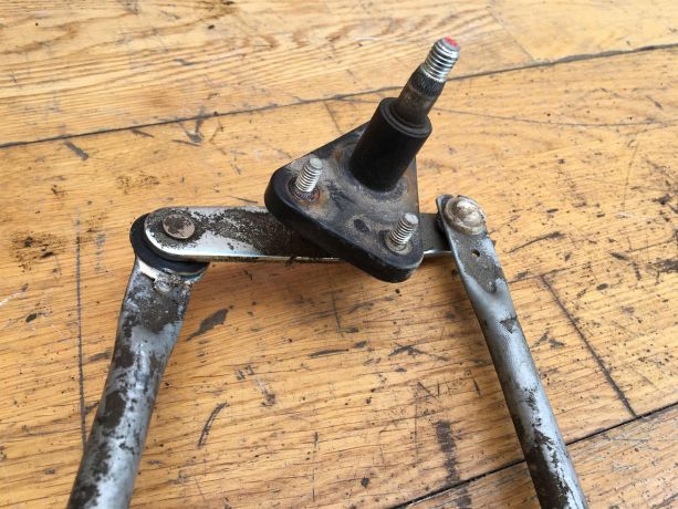 trapeciia-dvornikov-s-motorcikom-daewoo-matiz-art-37075-big-2