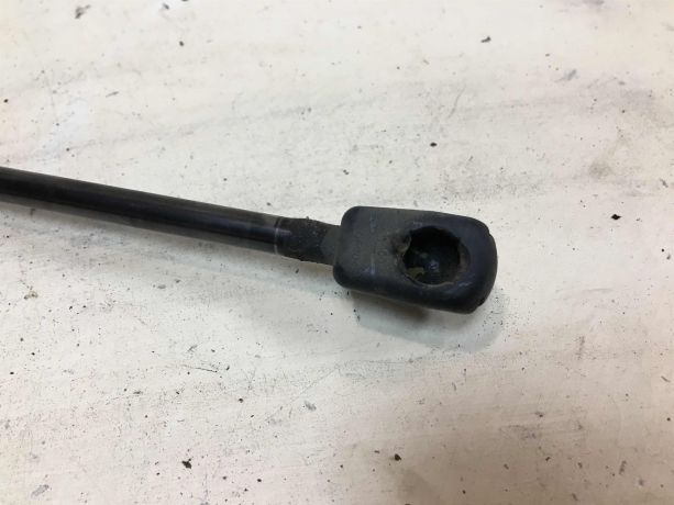 amortizator-kryski-bagaznika-stoika-hyundai-elantra-3-xd-2-rest-art-37219-big-1