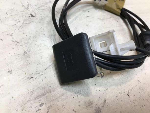 tros-otkryvaniia-kapota-toyota-corolla-ix-e120-e130-rest-xetcbek-art-37407-big-1