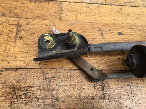 trapeciia-dvornikov-toyota-corolla-ix-e120-e130-rest-xetcbek-art-37433-big-4