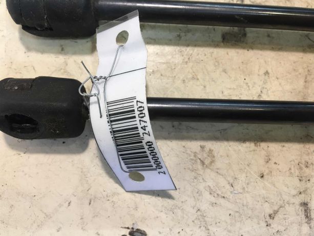 amortizator-kryski-bagaznika-mazda-3-bl-rest-sedan-art-37543-big-1