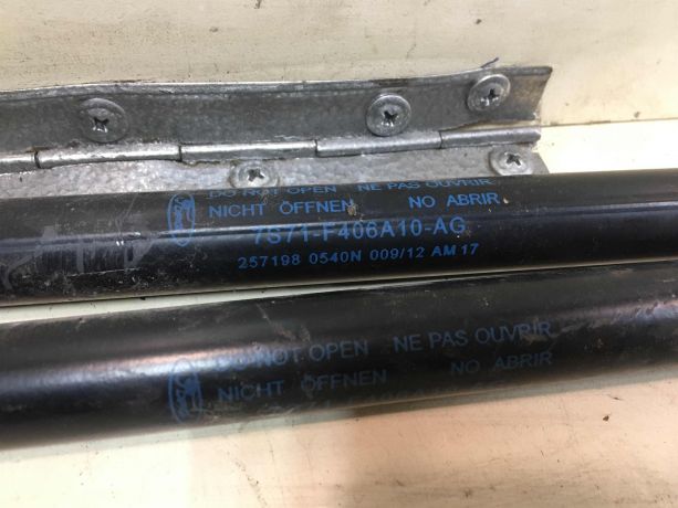 amortizator-kryski-bagaznika-sedan-upor-ford-mondeo-4-rest-art-39227-big-3