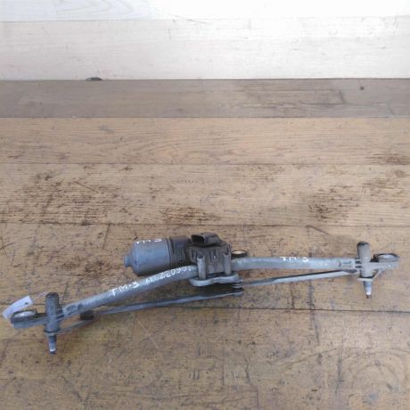 trapeciia-dvornikov-ford-mondeo-3-v-sbore-s-motorcikom-art-39506-big-1