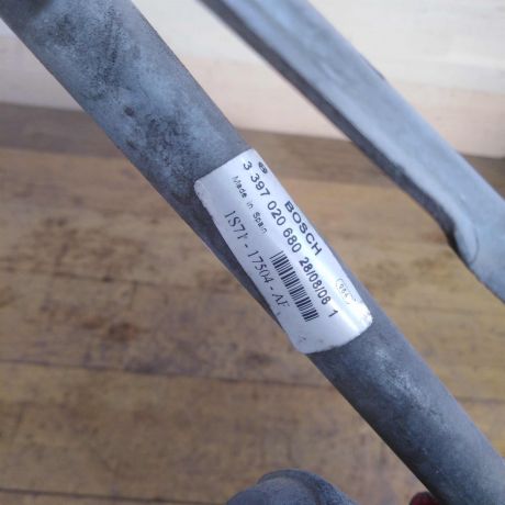 trapeciia-dvornikov-ford-mondeo-3-v-sbore-s-motorcikom-art-39506-big-2