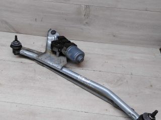 trapeciia-stekloocistitelia-v-sbore-lada-largus-art-48012