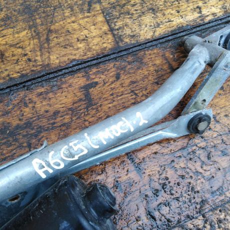 trapeciia-stekloocistitelia-peredniaia-v-sbore-audi-a6-c5-art-50349-big-1