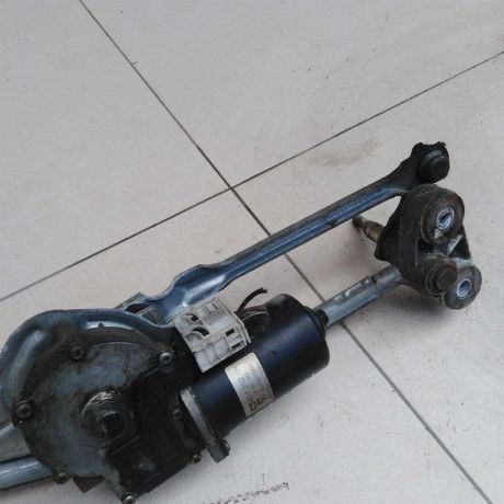 trapeciia-stekloocistitelia-v-sbore-bmw-e39-28i-mkpp-art-55866-big-0