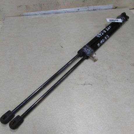 amortizator-kryski-bagaznika-universal-ford-focus-2-art-57703-big-0