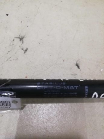 amortizator-kryski-bagaznika-renault-duster-i-art-58337-big-1