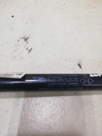 amortizator-kryski-bagaznika-renault-duster-i-art-58337-big-4