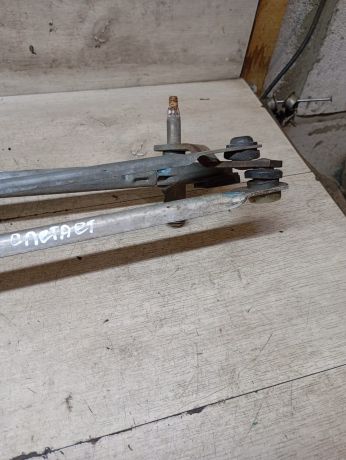 trapeciia-stekloocistitelia-v-sbore-ford-focus-1-xetcbek-defekt-art-58974-big-9