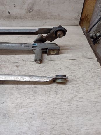 trapeciia-stekloocistitelia-v-sbore-ford-focus-1-xetcbek-defekt-art-58974-big-2