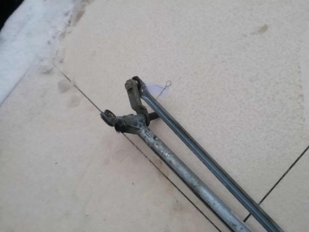 trapeciia-stekloocistitelia-peugeot-408-art-59115-big-1