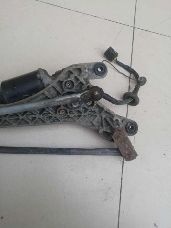 trapeciia-stekloocistitelia-v-sbore-mazda-millenia-rest-art-60726-big-1