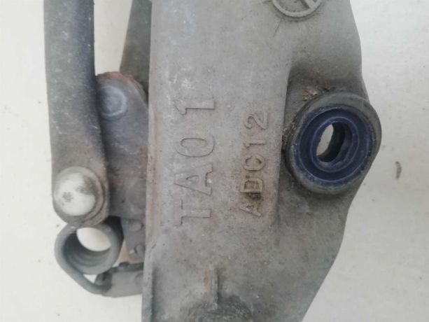 trapeciia-stekloocistitelia-v-sbore-mazda-millenia-rest-art-60726-big-3